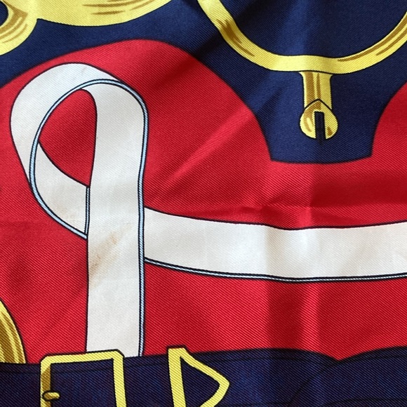 Hermes Eperon D'Or forever scarf approx 35”x35” silk, hand stitched rolled edges - Picture 16 of 16